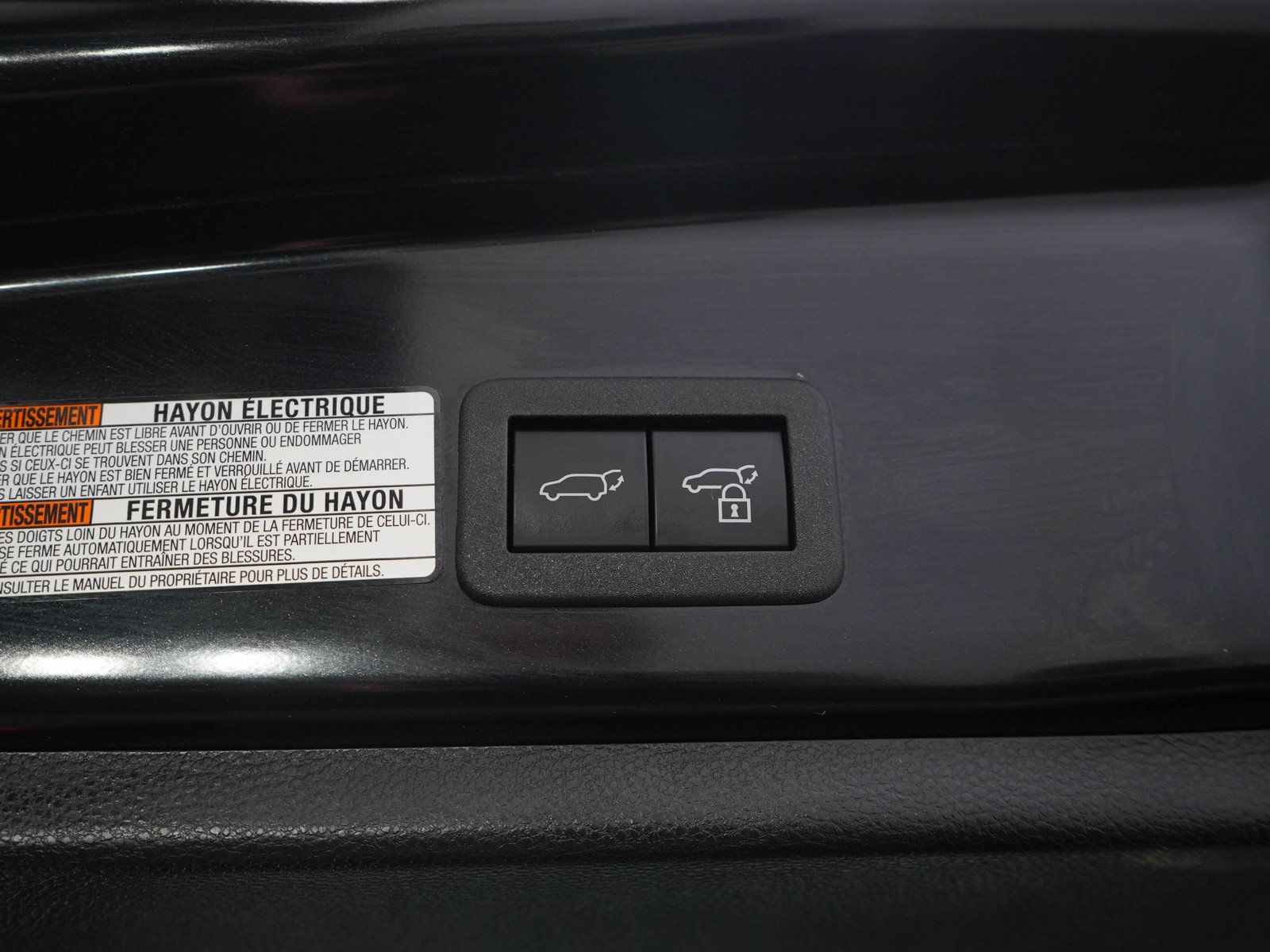 Used 2023 Toyota Corolla Cross AWD Hybrid w/ Convenience Package image 11