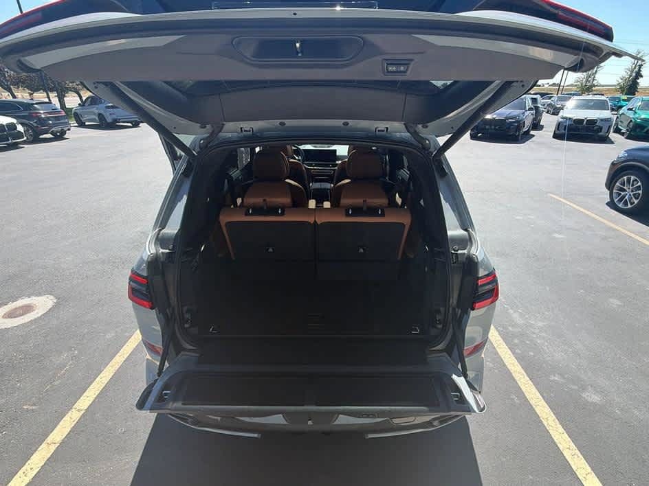 Used 2024 BMW X7 xDrive40i w/ M Sport Package AWD/4WD image 18