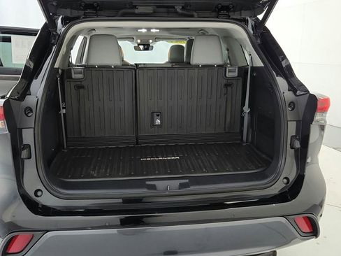 Used 2021 Toyota Highlander Limited AWD/4WD image 20