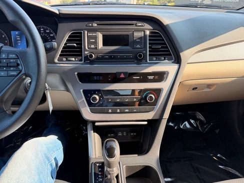 Used 2015 Hyundai Sonata SE FWD image 3