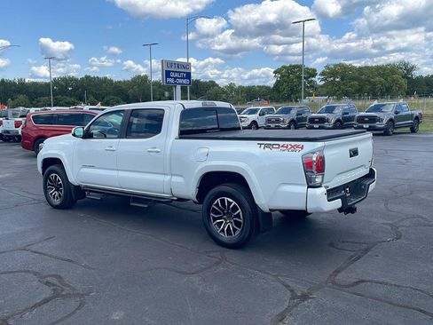 Used 2023 Toyota Tacoma TRD Sport w/ TRD Premium Sport Package AWD/4WD image 3