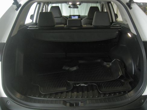 Used 2022 Toyota RAV4 XLE image 21