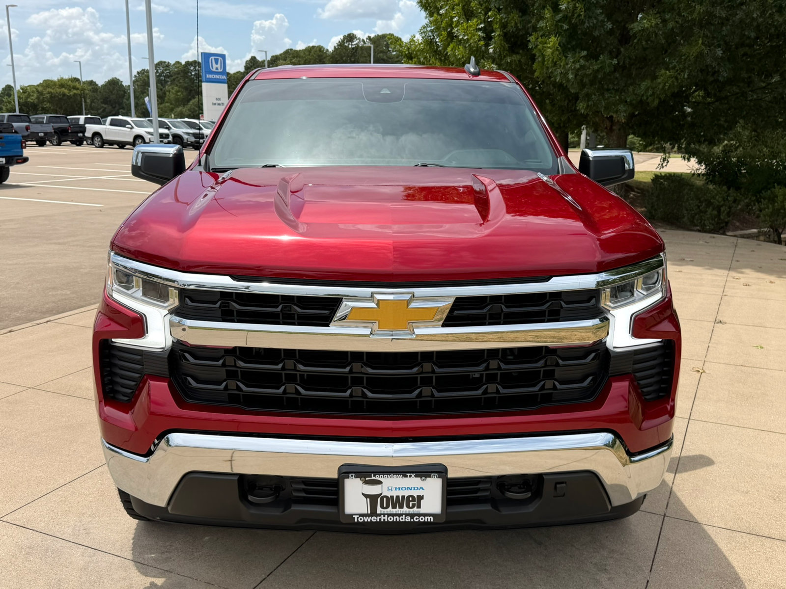 Used 2023 Chevrolet Silverado 1500 LT AWD/4WD image 2