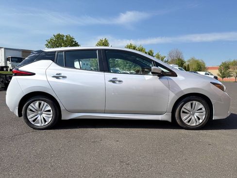 Used 2023 Nissan Leaf S FWD image 4