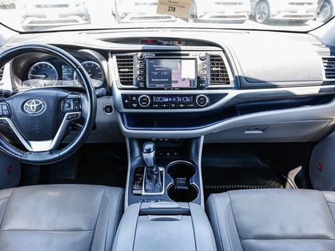 Used 2019 Toyota Highlander Limited AWD/4WD image 12