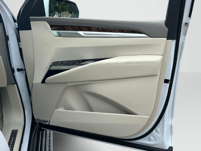 Used 2026 Cadillac Escalade Platinum Luxury AWD/4WD image 23