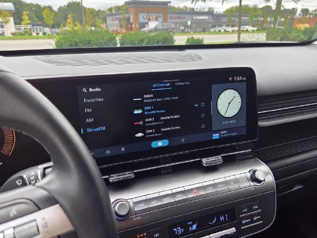 Used 2025 Hyundai Kona SEL AWD/4WD image 25