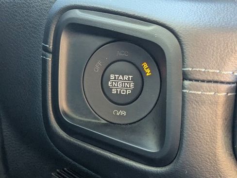 Used 2025 Jeep Gladiator Mojave w/ Technology Group image 30