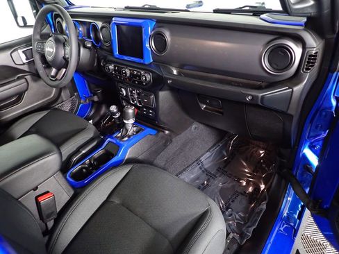 Used 2023 Jeep Gladiator Willys image 42