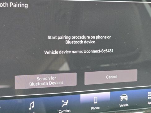Used 2023 Chrysler Pacifica Touring-L FWD image 4