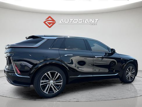Used 2025 Cadillac Lyriq Luxury AWD/4WD image 8