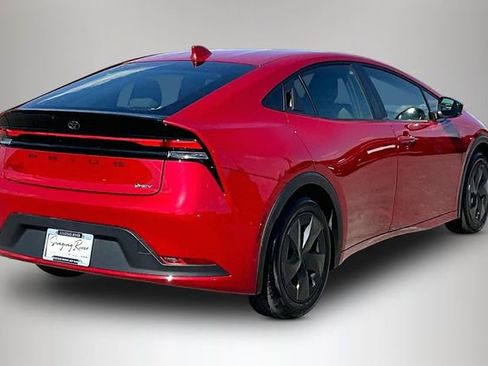 Used 2024 Toyota Prius LE FWD image 5