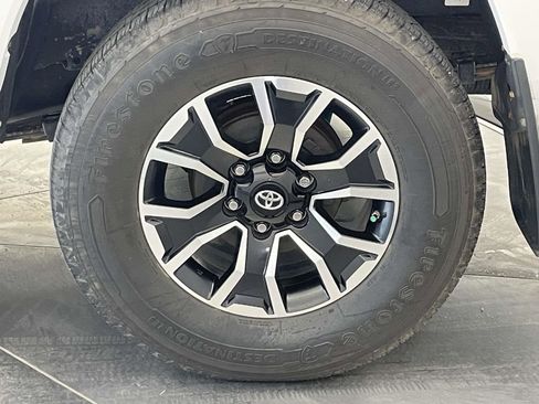 Used 2020 Toyota Tacoma TRD Sport AWD/4WD image 12