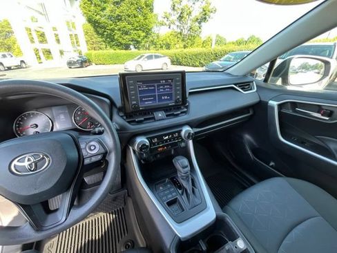 Used 2022 Toyota RAV4 XLE AWD/4WD image 29
