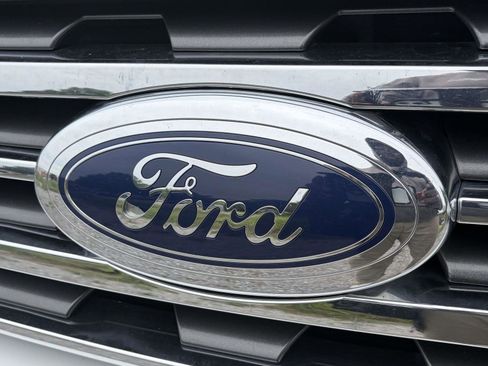 Used 2021 Ford Expedition XLT RWD image 5