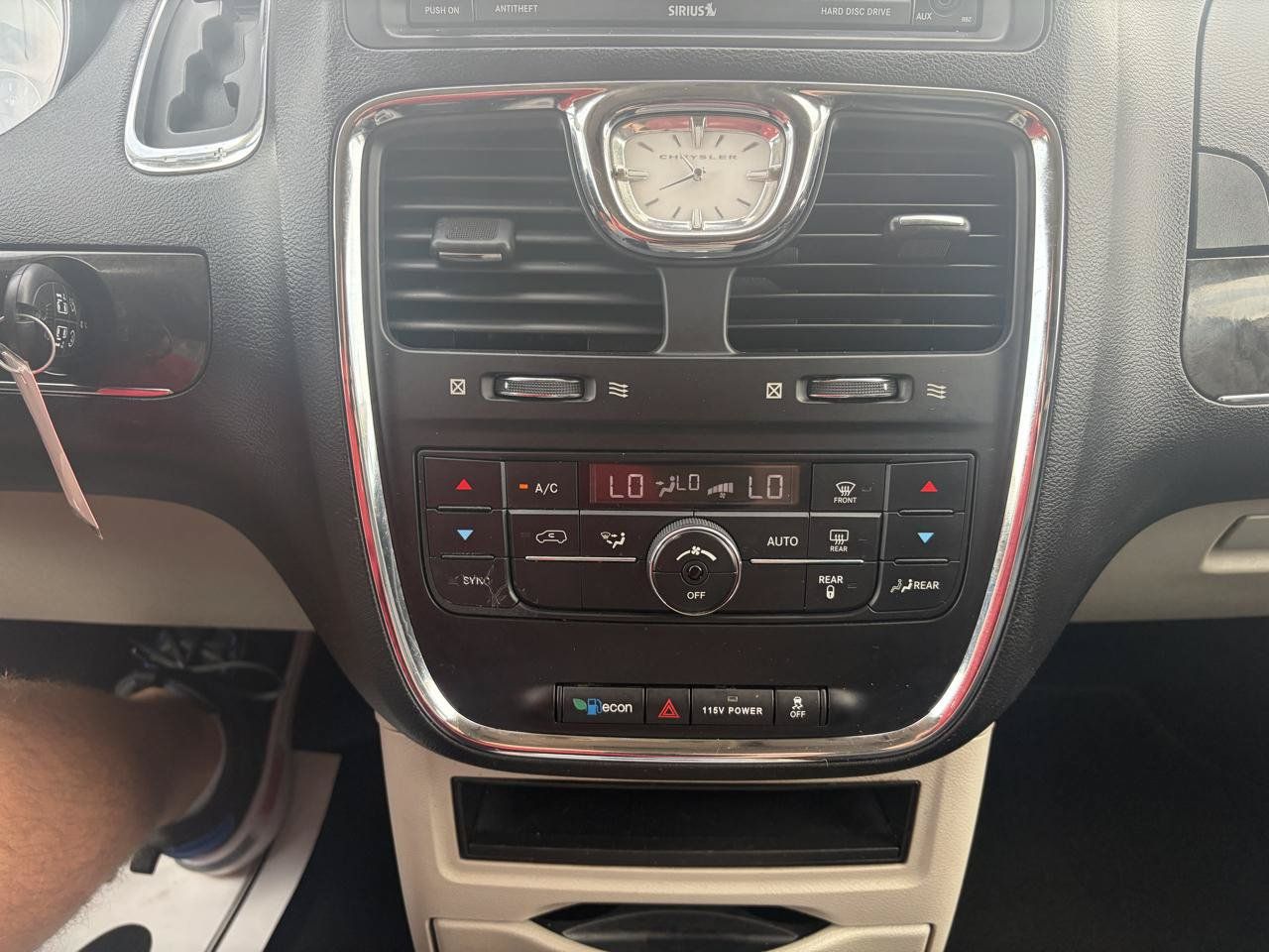 Used 2016 Chrysler Town & Country Touring FWD image 21