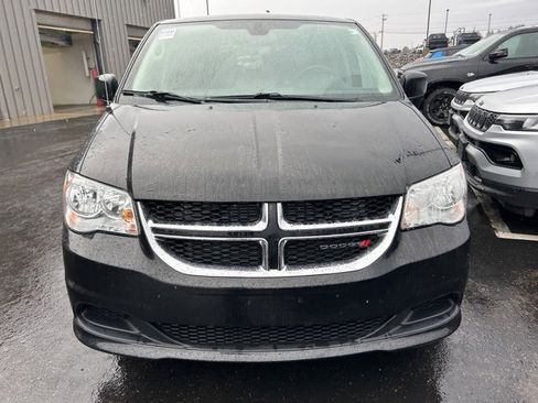 Used 2018 Dodge Grand Caravan SE w/ UConnect Hands-Free Group image 2