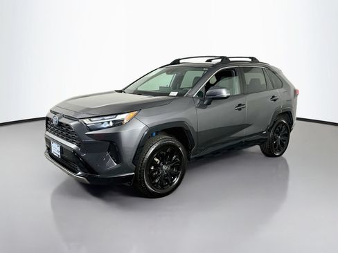Certified 2022 Toyota RAV4 SE w/ Convenience Package AWD/4WD image 3