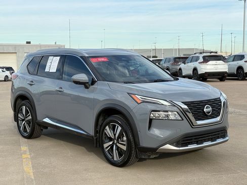 Certified 2021 Nissan Rogue Platinum image 3