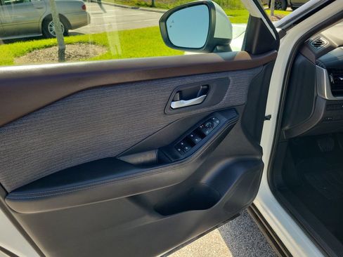 Used 2021 Nissan Rogue SV FWD image 18