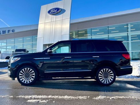 Used 2019 Lincoln Navigator Reserve image 2