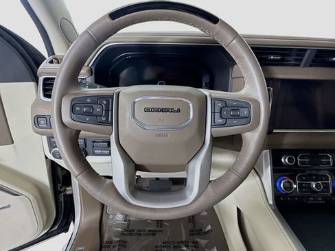 Used 2024 GMC Yukon Denali w/ Advanced Technology Package image 11