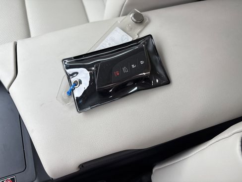 Used 2025 Lexus ES 350 w/ Premium Package FWD image 36