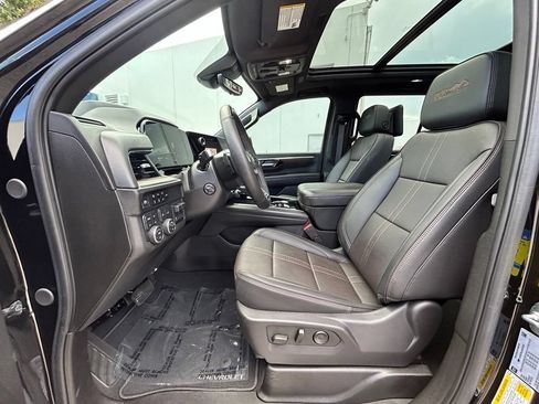 Used 2025 Chevrolet Tahoe High Country AWD/4WD image 11