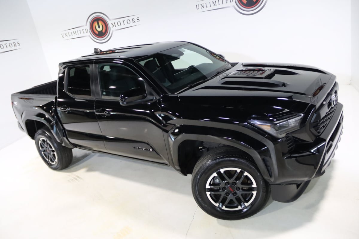 Used 2024 Toyota Tacoma TRD Sport AWD/4WD image 7