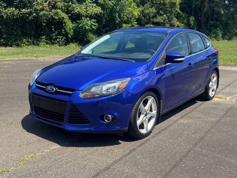 Used 2013 Ford Focus Titanium w/ Titanium Handling Pkg FWD image 4