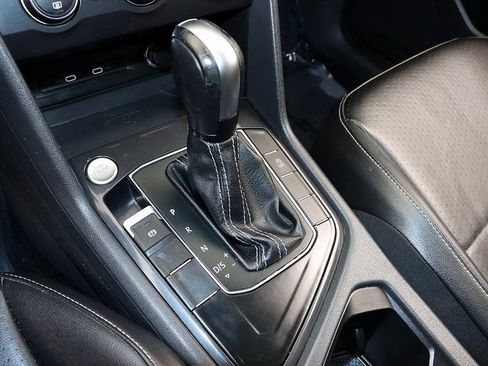 Used 2021 Volkswagen Tiguan SE R-Line image 20