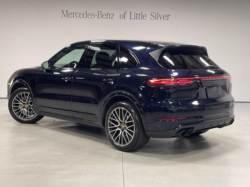 Used 2023 Porsche Cayenne AWD/4WD image 3