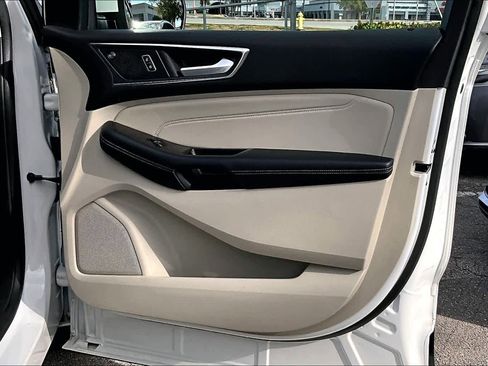 Used 2020 Ford Edge Titanium image 26