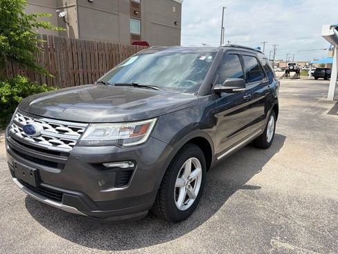 Used 2019 Ford Explorer XLT w/ Equipment Group 201A FWD image 3