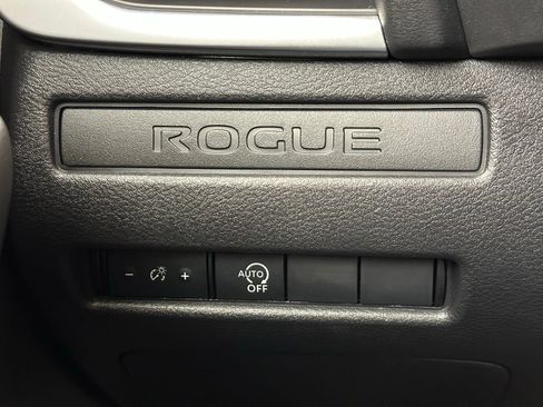 Used 2025 Nissan Rogue S AWD/4WD image 18