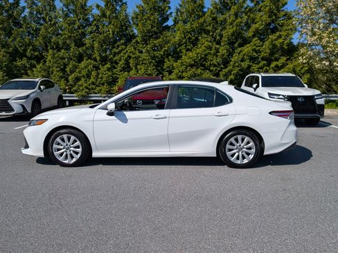 Used 2020 Toyota Camry LE FWD image 4