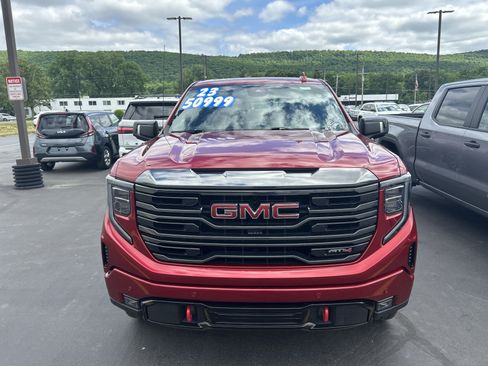 Used 2023 GMC Sierra 1500 AT4 w/ AT4 Preferred Package AWD/4WD image 2