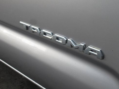 Used 2021 Toyota Tacoma TRD Sport w/ TRD Premium Sport Package AWD/4WD image 5