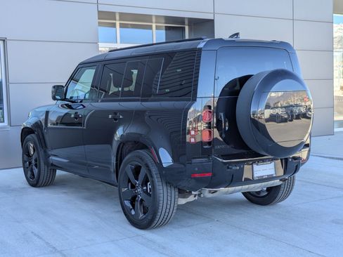 Certified 2025 Land Rover Defender 110 X-Dynamic SE image 10