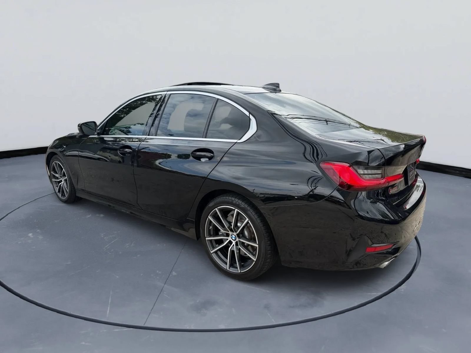 Used 2020 BMW 330i Sedan w/ Convenience Package RWD image 4