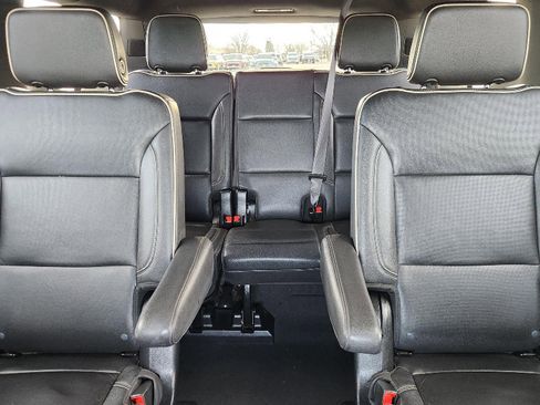 Used 2023 Chevrolet Suburban Premier image 16