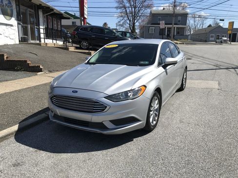 Used 2017 Ford Fusion SE image 3