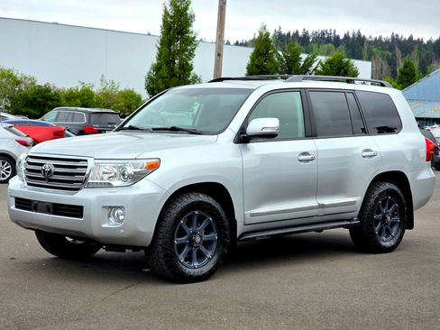 Used 2013 Toyota Land Cruiser AWD/4WD image 3