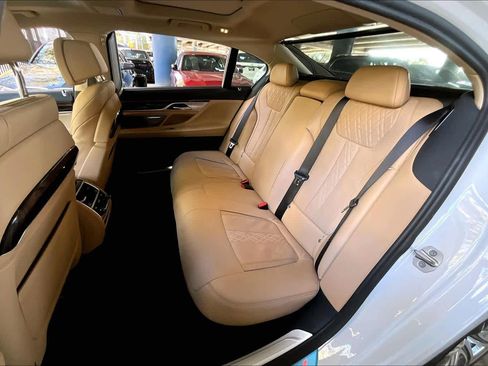 Used 2022 BMW 750i xDrive w/ Executive Package image 19