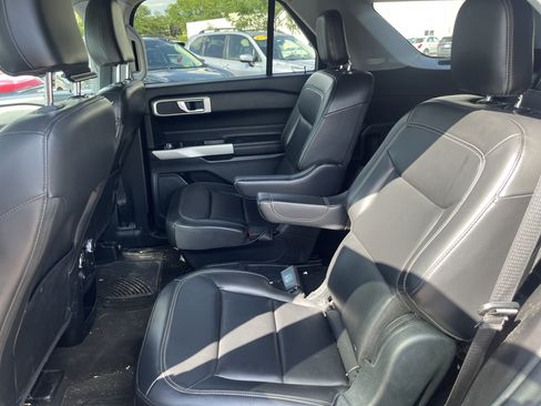 Used 2021 Ford Explorer XLT w/ Equipment Group 202A AWD/4WD image 15
