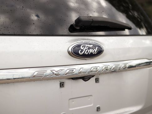 Used 2014 Ford Explorer XLT w/ Equipment Group 202A FWD image 34