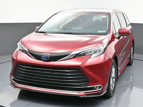 Used 2021 Toyota Sienna XLE image 47