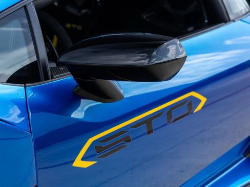 Used 2022 Lamborghini Huracan STO RWD image 12