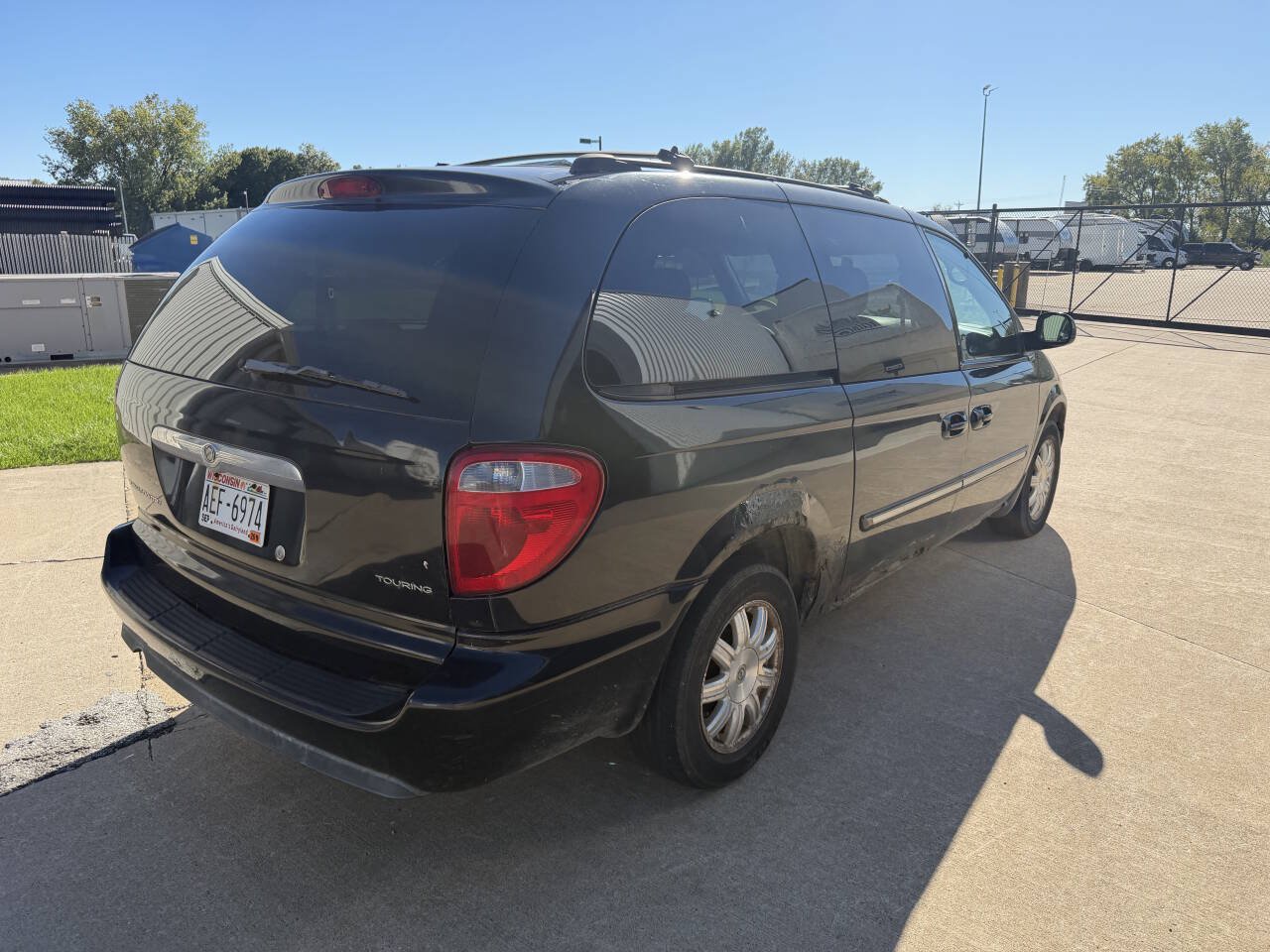 Used 2005 Chrysler Town & Country Touring FWD image 8