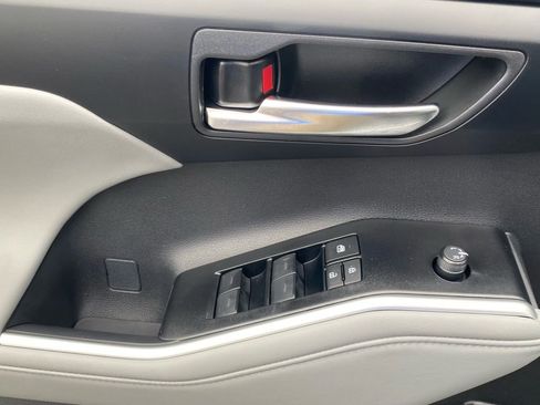 New 2026 Toyota Highlander XLE image 22